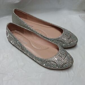 Forever Comfort Silver Embellished Flats for Formal Wear Size 6.5